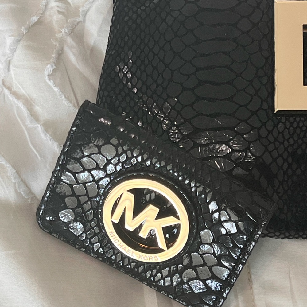 Michael Kors Black Snakeskin Embossed Clutch & Matching Wallet Gold Hardware Set - Picture 9 of 10